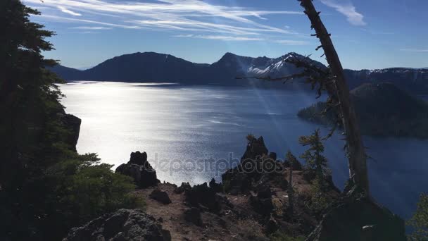 Merriam Point si affaccia sul lago dei crateri dell'Oregon — Video Stock