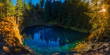 Tamolitch mavi havuzu Oregon günbatımı Panorama