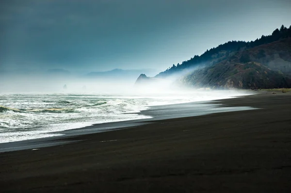 淡水的岩石海滩加利福尼亚太平洋海岸 — 图库照片