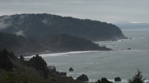 Californische kust regenachtige dag Highway 101 — Stockvideo