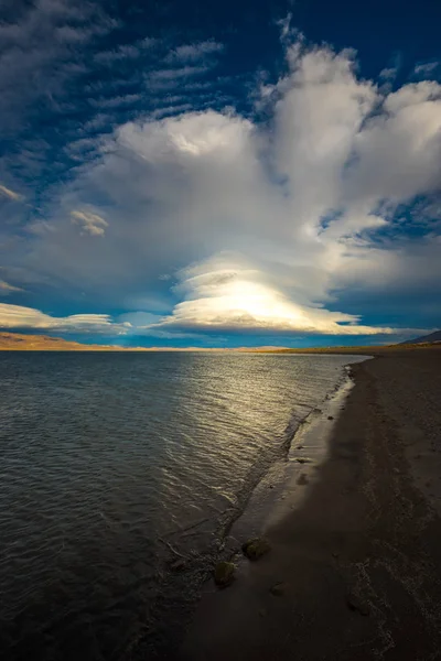 Pirâmide de Tamarack Bay Lake Nevada — Fotografia de Stock