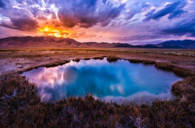 Hot Springs Nevada Ruby Vadisi günbatımı sonra