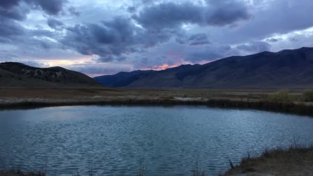 Hot Springs Νεβάδα Ruby κοιλάδα μετά το ηλιοβασίλεμα — Αρχείο Βίντεο