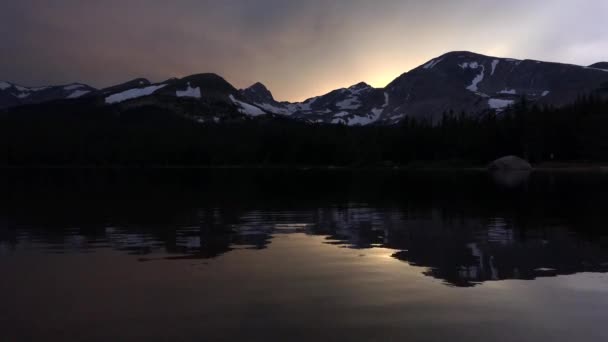 Lago Brainard em Sunset Roosevelt National Forest — Vídeo de Stock