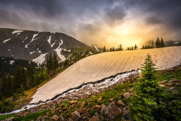 Geleira derretida Neve perto do lago Isabelle — Fotografia de Stock