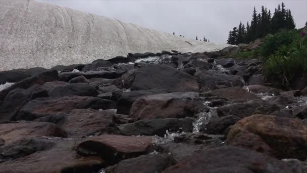 Ghiacciaio in fusione Neve vicino al lago Isabelle — Video Stock