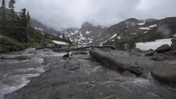 Lago Isabelle ángulo bajo — Vídeos de Stock