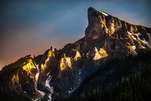 Crête des précipitations au coucher du soleil — Photo