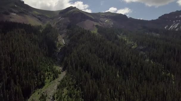 West Cimarron Río Con Peine Peine Rojo Montañas Fortaleza — Vídeo de stock