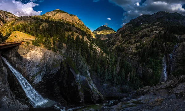 Bear Creek esik a Mt Ábrám a háttérben Colorado tája — Stock Fotó