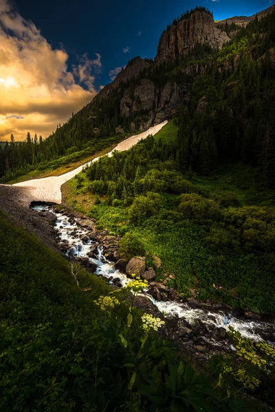 Pass része alpesi hurok Colorado Uncompahgre folyó szellemes mérnök — Stock Fotó