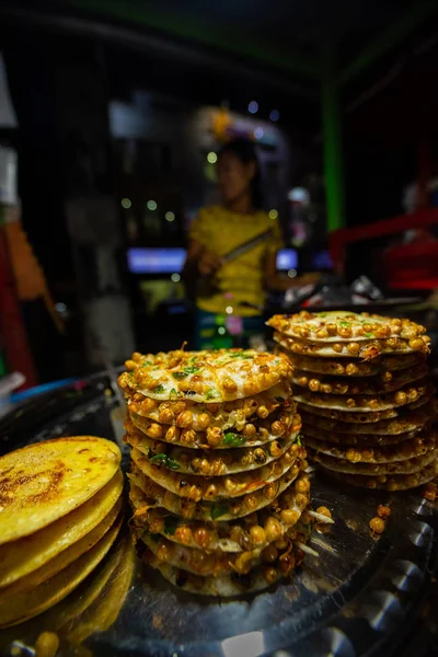 Close up of mont pyar tha lat at the night street market Yangon — Stock fotografie