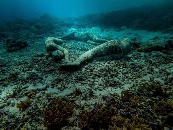 Estátuas subaquáticas no fundo do mar em Gili Meno Indones — Fotografia de Stock