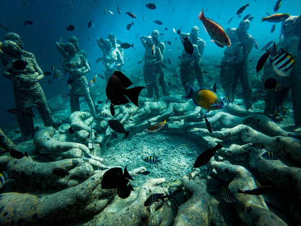 Bask Nest Estatuas submarinas en el fondo del mar en Gili Me — Foto de Stock