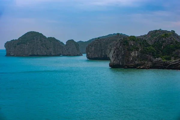 Ha Long Bay Paisaje Montañas Karst — Foto de Stock