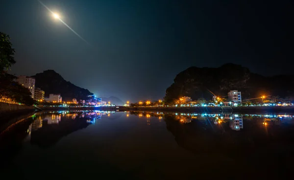 Cat Ba Vietnam por la noche — Foto de Stock