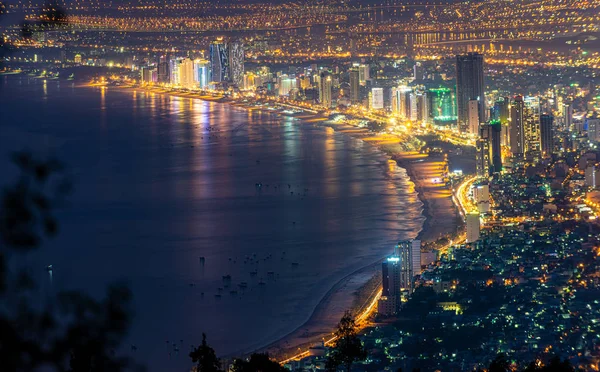 Vista panoramica della città di Da Nang di notte, Vietnam Foto Stock Royalty Free