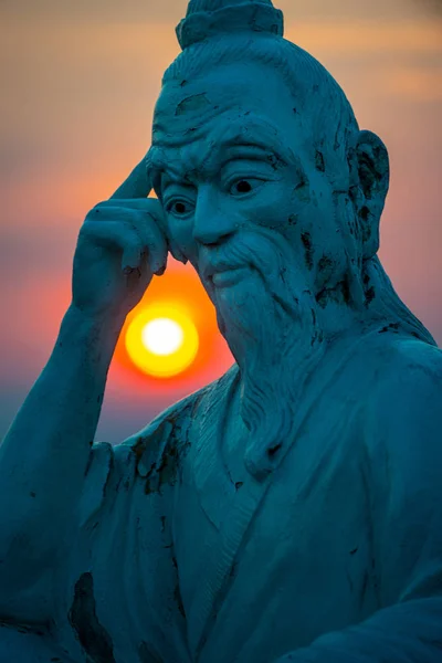 Sakktábla csúcs szobor Ban Co csúcs naplementekor, Da Nang Vietanm — Stock Fotó
