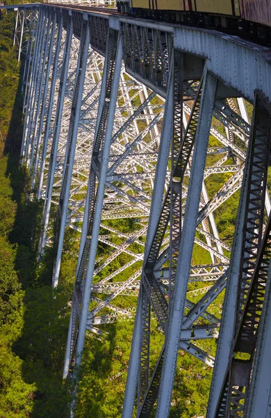 Goteik viadukt železniční kočár mezi Pyin Oo Lwin a Lashio - — Stock fotografie