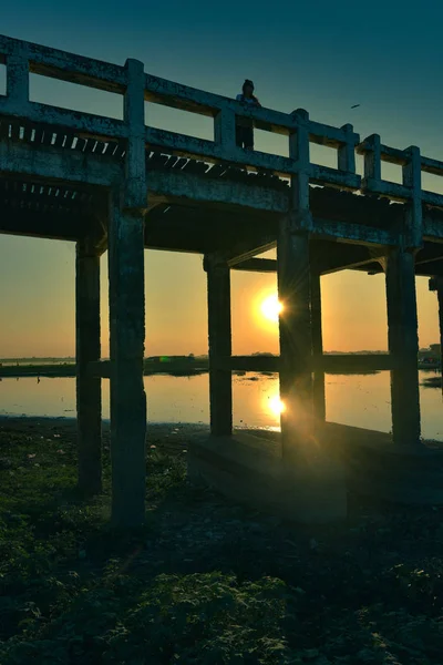 Bein Bridge Över Taungthaman Lake Amarapura Myanmar Vid Solnedgången — Stockfoto