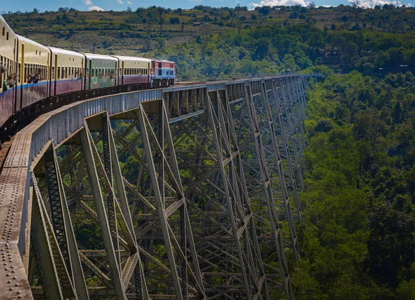 Viaducto Goteik Sobre Arroyo Gohtwin Puente Vía Ferrocarril Único Cerca — Foto de Stock