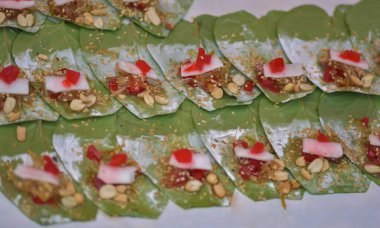 Betel Nut Yaprakları Myanmar 'da Kwun-ya ya da Paan olarak da bilinir. 