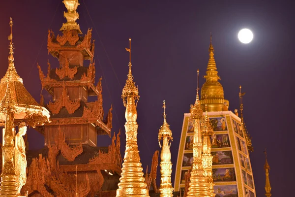 Luna Llena Sobre Estupas Doradas Pagoda Shwedagon —  Fotos de Stock