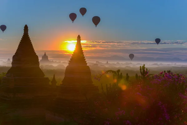 Hot Air Balloons Sunrise Beautiful Temples Bagan Myanmar — Stock Photo, Image
