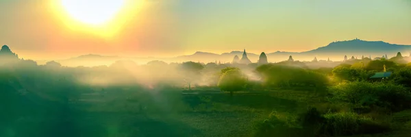 Bagan Myanmar Budist Tapınakları Şafak Panoramasında Aptallar — Stok fotoğraf
