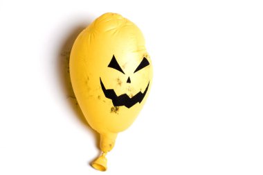 Siyah arka planda sönük balon konsepti