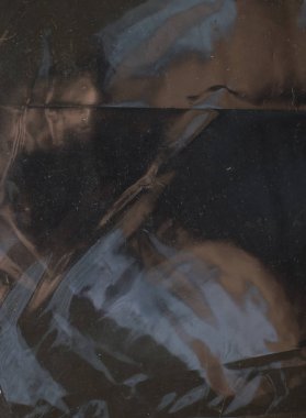 Çürükleri ve tozları olan parlak polietilen doku.