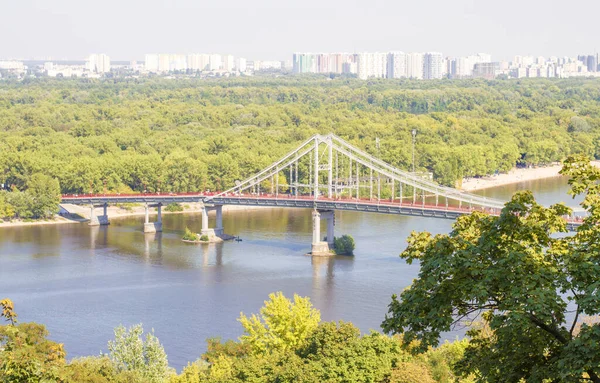 Brücke Einer Großstadt Über Den Fluss — Stockfoto