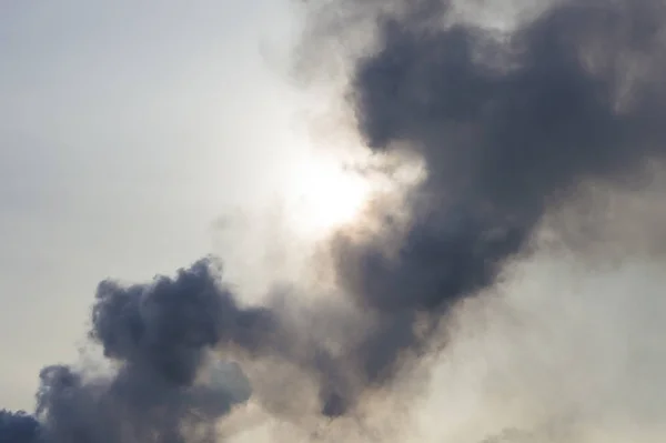 Fumaça Negra Contra Céu — Fotografia de Stock