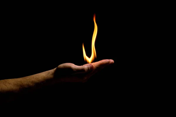 Огонь Руке Чёрном Фоне — стоковое фото