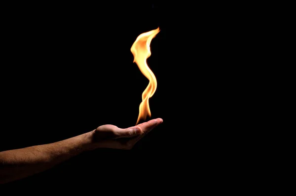 Feuer Der Hand Auf Schwarzem Hintergrund — Stockfoto