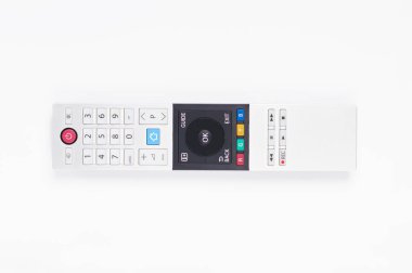 Beyaz arkaplanda televizyon uzaktan kumandası