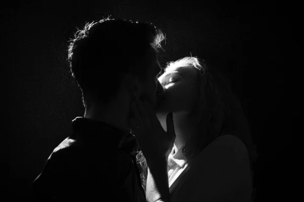 Black White Silhouette Kissing Couple — Stock Photo, Image