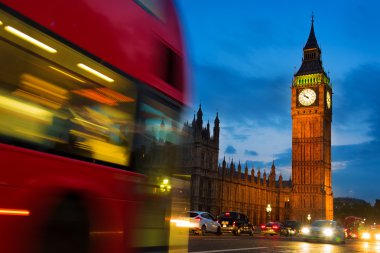 Gece Houses of Parliament ve Big Ben, London