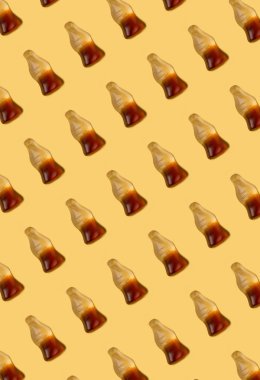  Cola desen Sarı zemin üzerine jöle