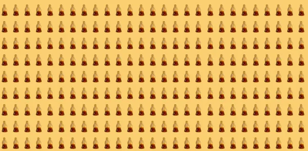 Cola jelly pattern  on yellow background — Stock Photo, Image