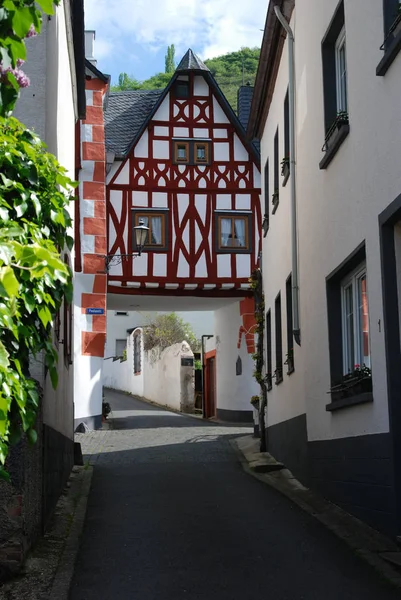 Vecchia strada storica e casa in legno a Ediger Germania — Foto Stock