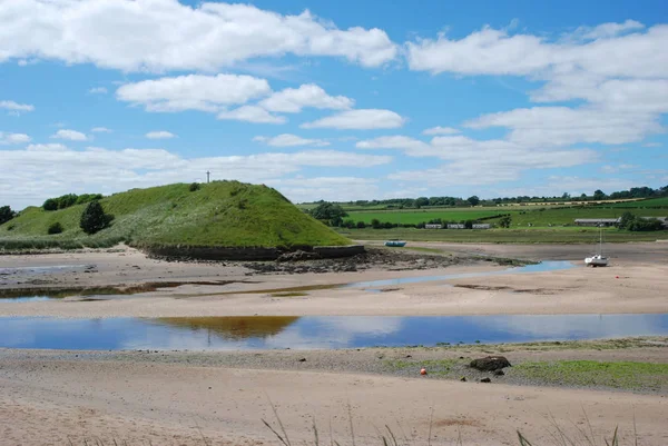 Ujście rzeki Aln w Alnmouth — Zdjęcie stockowe