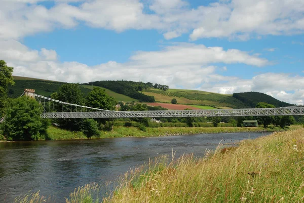 Chainbridge over rivier de Tweed op Melrose — Stockfoto