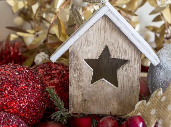 Pequeña casa con ventanas de estrellas — Foto de Stock