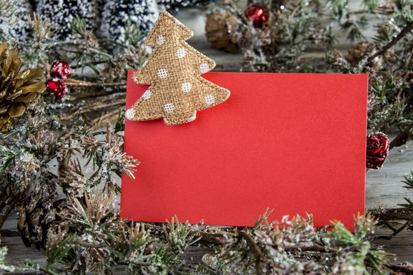 Papel vermelho na decoração de Natal — Fotografia de Stock