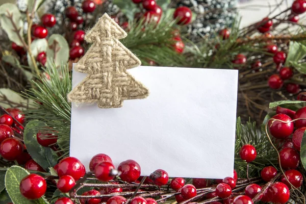 クリスマスの装飾が施された用紙 — ストック写真
