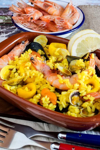 Delicious meal made of shrimps with rice — Stock Photo, Image