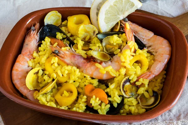Delicious meal made of shrimps with rice — Stock Photo, Image