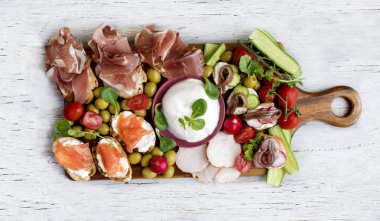 Bir tabakta meze çeşitleri