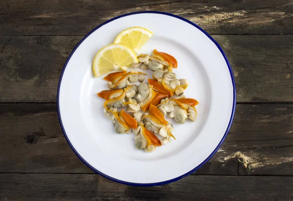 Natural Clams Lemon Served Plate — Stock Photo, Image